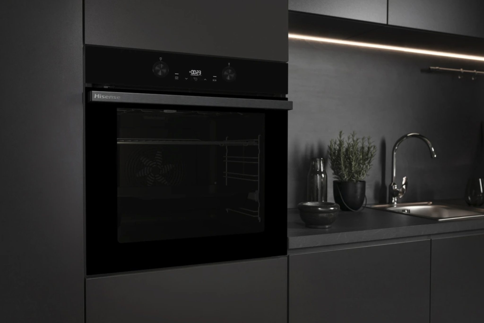 Fini les plats qui manquent de cuisson, le four encastrable Hisense est à 379 € chez Darty, une offre à saisir pour renouveler votre cuisine