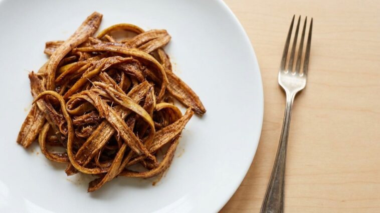 J'ai fait mariner des peaux de banane au paprika fumé juste pour tester : mes invités ont cru que j'avais servi du pulled ...