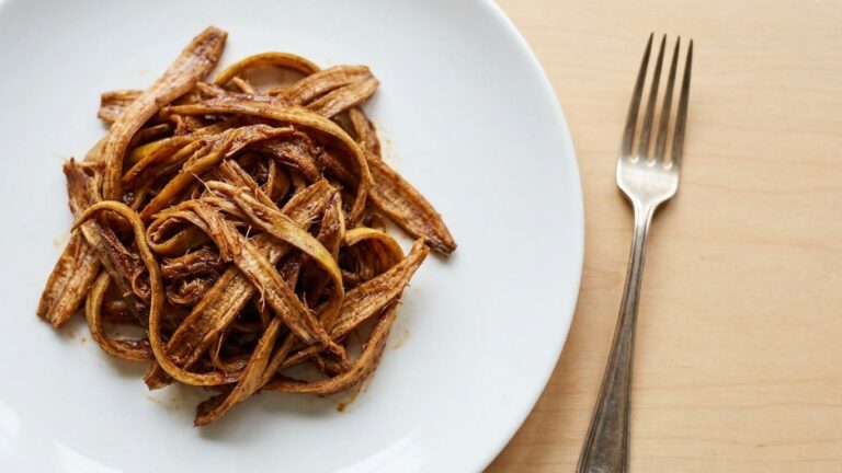 J'ai fait mariner des peaux de banane au paprika fumé juste pour tester : mes invités ont cru que j'avais servi du pulled ...