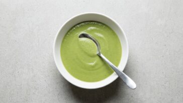 J'ai mixé les cosses de mes petits pois avant de les passer au chinois juste pour tester : mes invités ont cru que mon vel...