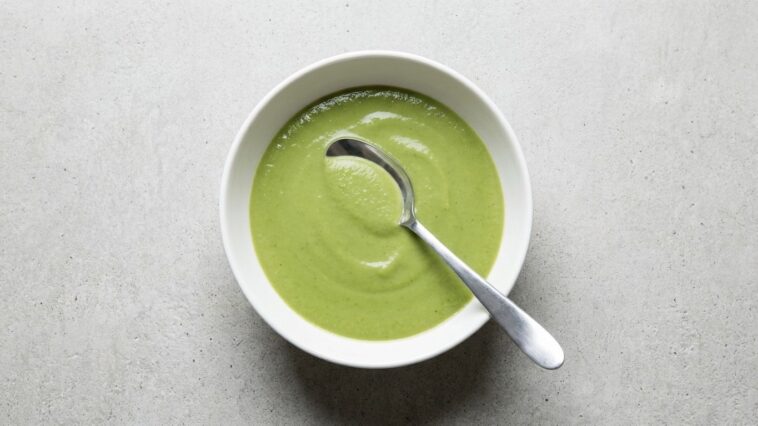 J'ai mixé les cosses de mes petits pois avant de les passer au chinois juste pour tester : mes invités ont cru que mon vel...