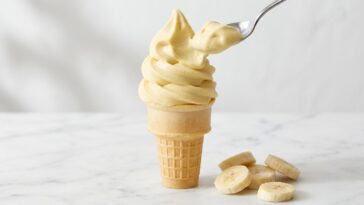 « Je pensais qu'il fallait une sorbetière » : pourquoi des bananes bien mûres passées au congélateur donnent une glace onc...