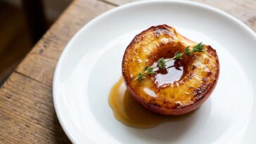 Je servais toujours mes nectarines crues en dessert : le jour où je les ai glissées au four avec ce que je verse sur mes p...