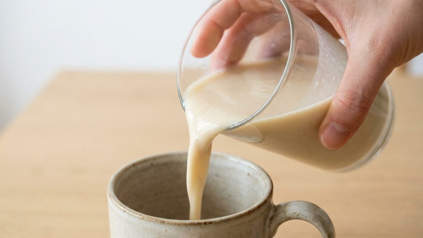 J'ai mixé mes flocons d'avoine une minute de plus juste pour un lait plus crémeux : au premier verre, il était trop tard