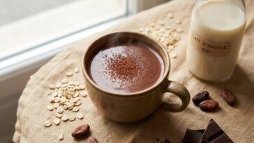 Lait végétal chocolat chaud : la recette réconfortante et onctueuse à savourer
